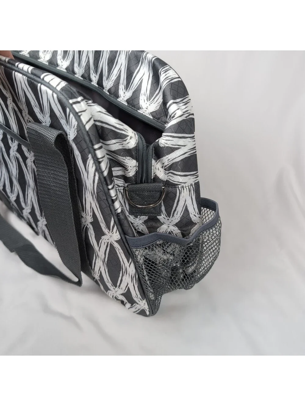Thirty-One All-in-One Weekender Tote Bag Grey White Geometric Link Pattern New